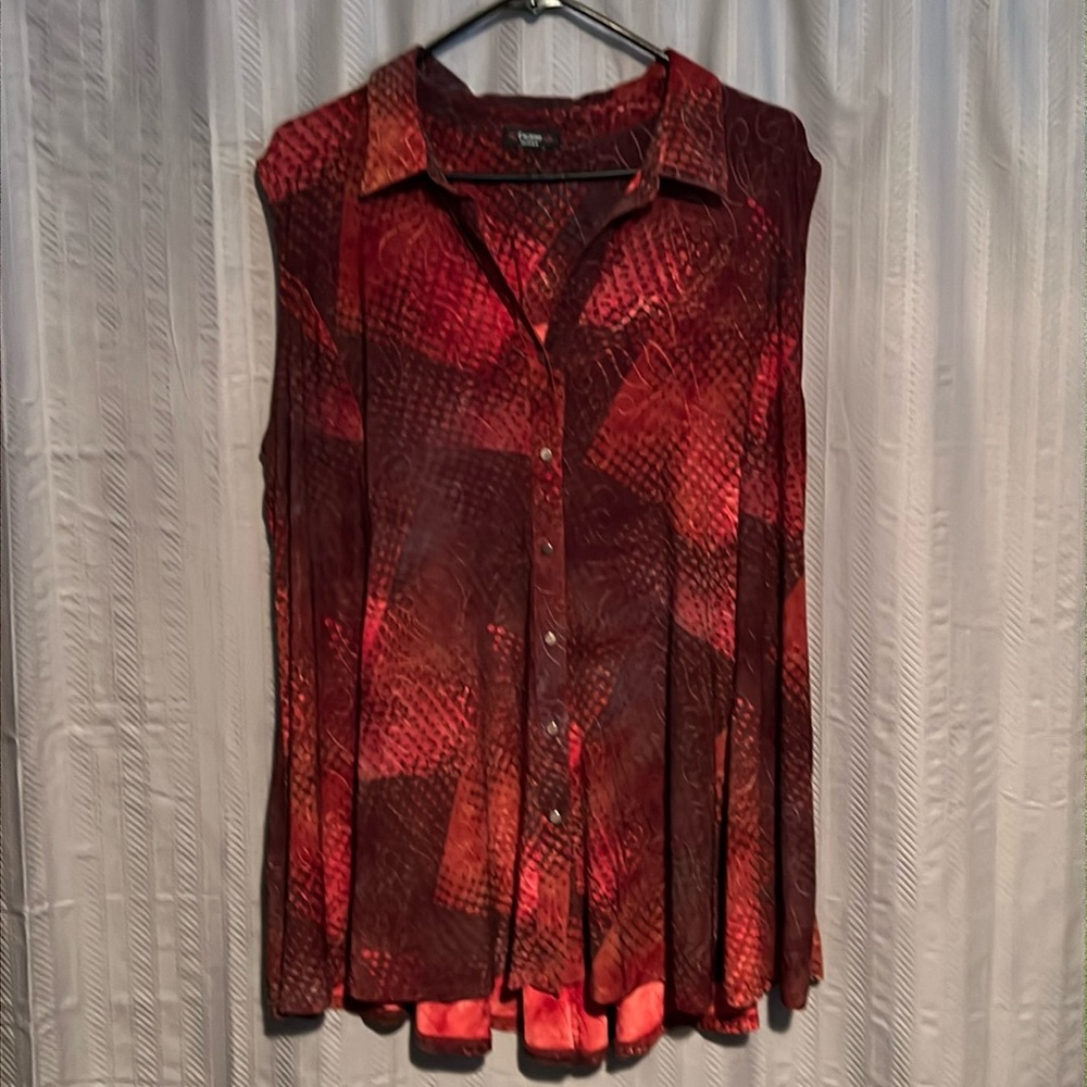 Cocomo Red Patterned Sleeveless Button-Front Blouse